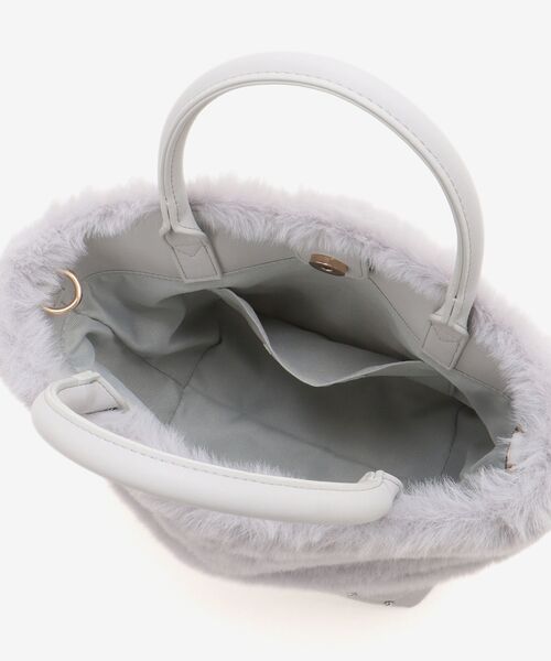 MAJESTIC LEGON（マジェスティックレゴン）の「キルティングビジューファーバッグ（ショルダーバッグ・レディース・アイボリー/ピンク/ライトグレー・FREE）」の22枚目の写真