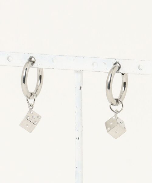 ANARKH(アナンケ)の「【RES】【ANARKH(アナンケ)】ステンレス 2way ダイスチャームフープピアス(ピアス(両耳用)・メンズ・シルバー・FREE)」の1枚目の写真