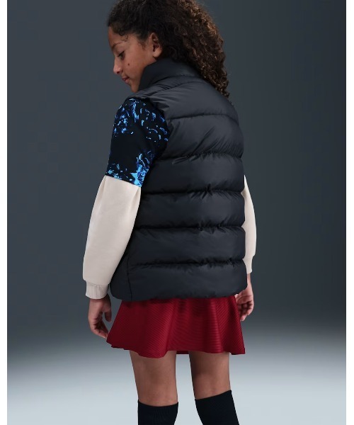 NIKE(ナイキ)の「《NIKEアパレル》K NSW TF ADP PUFFER VEST(ベスト・キッズ・レッド系その他/ブラック・130/140/150/160)」の15枚目の写真
