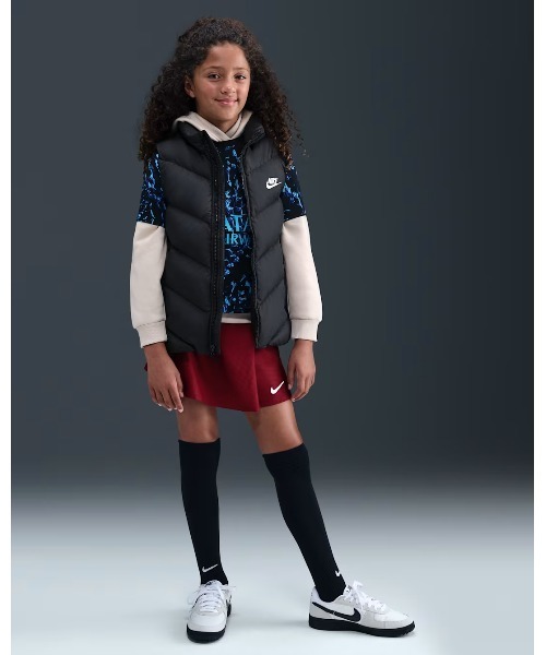 NIKE(ナイキ)の「《NIKEアパレル》K NSW TF ADP PUFFER VEST(ベスト・キッズ・レッド系その他/ブラック・130/140/150/160)」の12枚目の写真