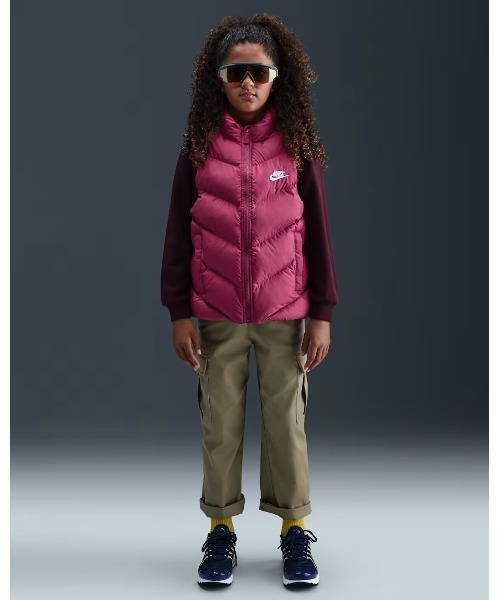 NIKE(ナイキ)の「《NIKEアパレル》K NSW TF ADP PUFFER VEST(ベスト・キッズ・レッド系その他/ブラック・130/140/150/160)」の6枚目の写真