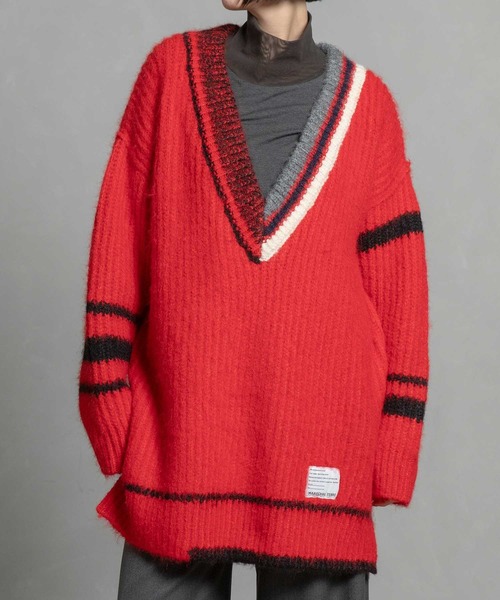 MARECHAL TERRE（マルシャルテル）の「Vネックオーバーサイズニット（ニット/セーター・レディース・レッド/ブラック/アイボリー/ネイビー・MEDIUM）」の4枚目の写真