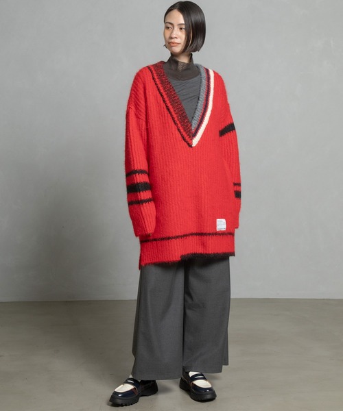 MARECHAL TERRE（マルシャルテル）の「Vネックオーバーサイズニット（ニット/セーター・レディース・レッド/ブラック/アイボリー/ネイビー・MEDIUM）」の5枚目の写真