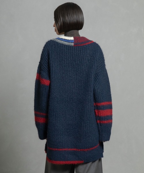 MARECHAL TERRE（マルシャルテル）の「Vネックオーバーサイズニット（ニット/セーター・レディース・レッド/ブラック/アイボリー/ネイビー・MEDIUM）」の8枚目の写真