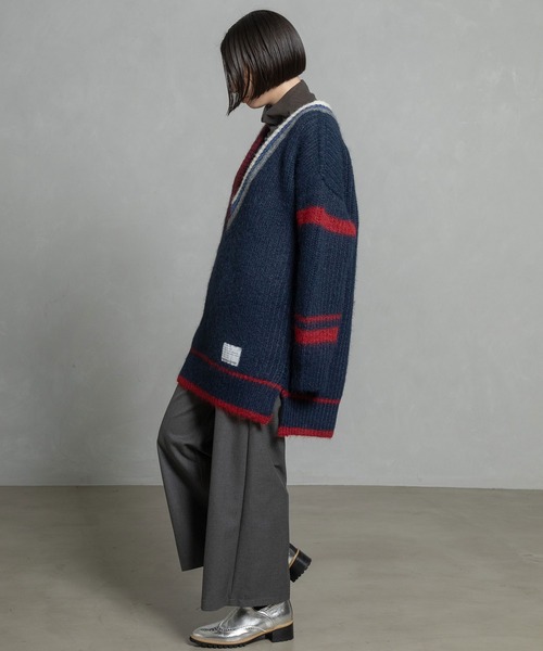 MARECHAL TERRE（マルシャルテル）の「Vネックオーバーサイズニット（ニット/セーター・レディース・レッド/ブラック/アイボリー/ネイビー・MEDIUM）」の9枚目の写真