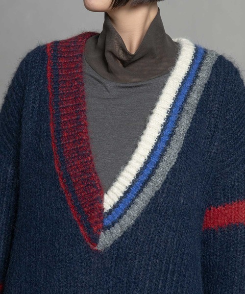 MARECHAL TERRE（マルシャルテル）の「Vネックオーバーサイズニット（ニット/セーター・レディース・レッド/ブラック/アイボリー/ネイビー・MEDIUM）」の11枚目の写真