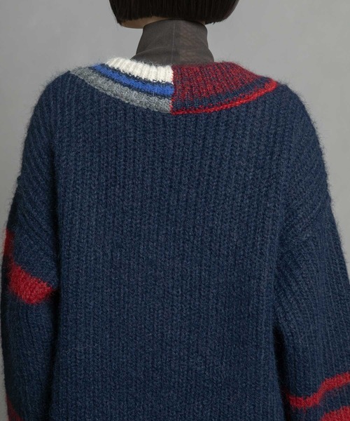 MARECHAL TERRE（マルシャルテル）の「Vネックオーバーサイズニット（ニット/セーター・レディース・レッド/ブラック/アイボリー/ネイビー・MEDIUM）」の15枚目の写真