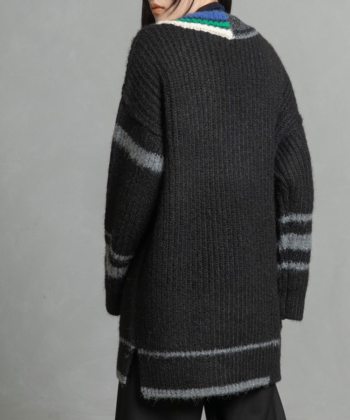 MARECHAL TERRE（マルシャルテル）の「Vネックオーバーサイズニット（ニット/セーター・レディース・レッド/ブラック/アイボリー/ネイビー・MEDIUM）」の17枚目の写真