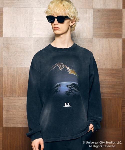 MAISON SPECIAL(メゾンスペシャル)の「《UNISEX》【MOVIE SERIES】「E.T.」- Finger - Prime-Over Crew Neck Long Sleeve T-Shirt/-指-プライムオーバークルーネックロングスリーブTシャツ【MAISON SPECIAL/メゾンスペシャル】(Tシャツ/カットソー・メンズ・ブラック/ネイビー・0/2/1)」の2枚目の写真