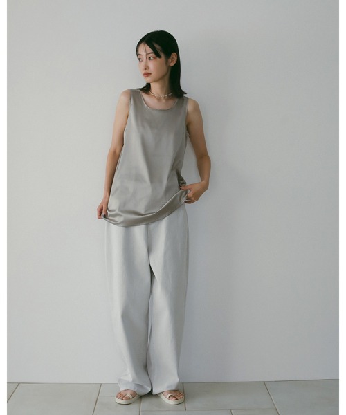 anuke(アンヌーク)の「Satin Uneck Tops(Tシャツ/カットソー・レディース・ブラック/ライトグリーン/グレイッシュベージュ・FREE)」の12枚目の写真