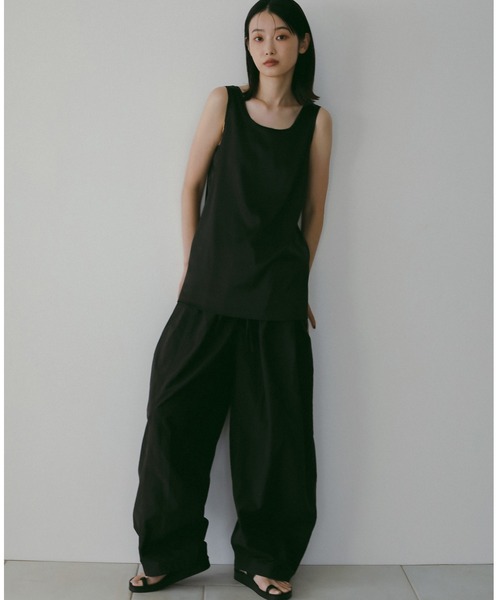 anuke(アンヌーク)の「Satin Uneck Tops(Tシャツ/カットソー・レディース・ブラック/ライトグリーン/グレイッシュベージュ・FREE)」の15枚目の写真