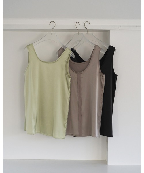 anuke(アンヌーク)の「Satin Uneck Tops(Tシャツ/カットソー・レディース・ブラック/ライトグリーン/グレイッシュベージュ・FREE)」の10枚目の写真