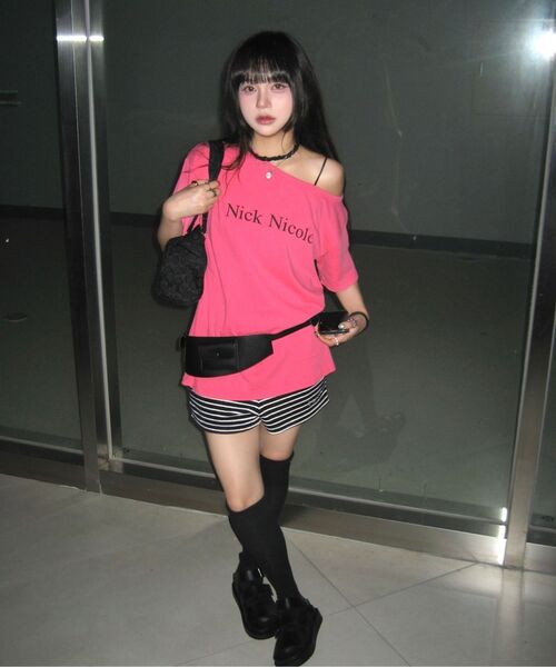 NICK&NICOLE（ニックアンドニコール）の「NICOLE ONE SHOULDER RELAXED LOGO TOP_PINK（Tシャツ/カットソー・レディース・PINK・FREE）」の6枚目の写真