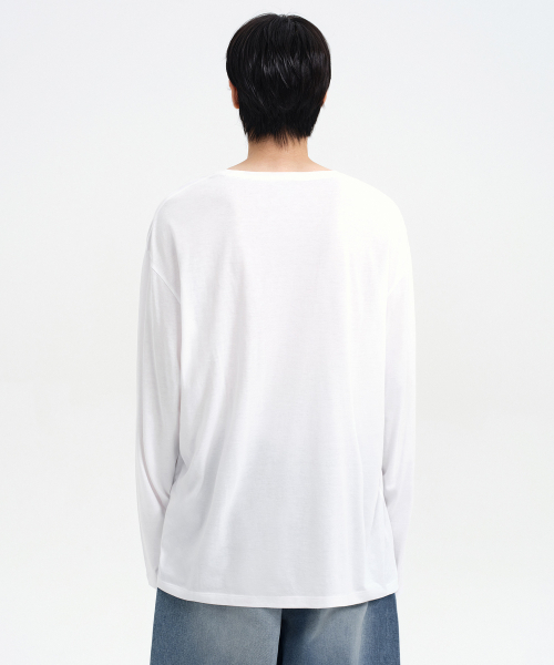 MUSINSA STANDARD（ムシンサスタンダード）の「オーバーサイズ CR クルーネック長袖Tシャツ[ホワイト]（Tシャツ/カットソー・メンズ・その他・SMALL/MEDIUM/LARGE/X-LARGE/XX-LARGE）」の3枚目の写真