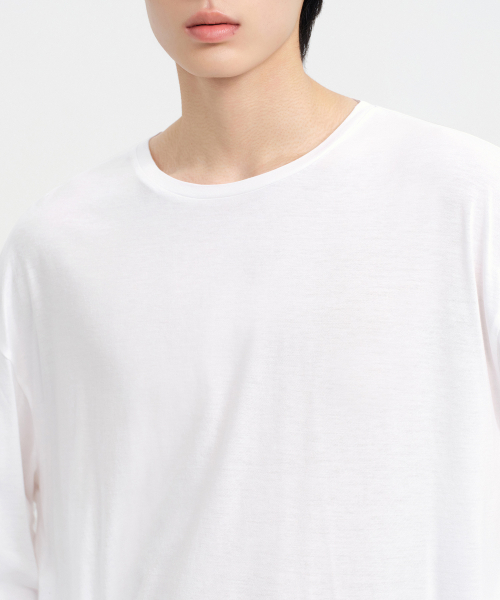 MUSINSA STANDARD（ムシンサスタンダード）の「オーバーサイズ CR クルーネック長袖Tシャツ[ホワイト]（Tシャツ/カットソー・メンズ・その他・SMALL/MEDIUM/LARGE/X-LARGE/XX-LARGE）」の4枚目の写真