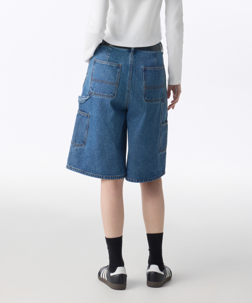 MUSINSA STANDARD WOMAN（ムシンサスタンダードウーマン）の「ウィメンズカーペンターバミューダデニムパンツ[ミディアムインディゴ]（デニムパンツ・レディース・その他・30/28/24/25/26/27/29）」の2枚目の写真