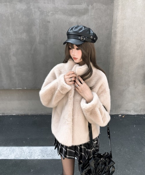 VEILA(ヴェイラ)の「フェイクファーボリュームジャケット(その他アウター・レディース・ベージュ/ブラック/ホワイト・L/M)」の20枚目の写真
