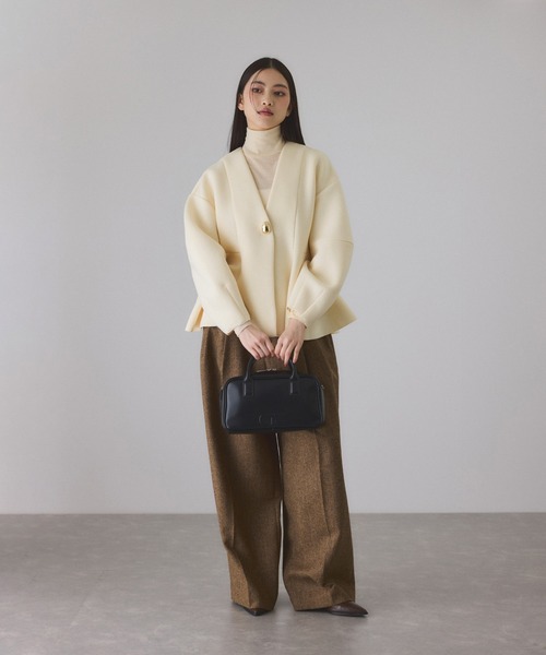 ADAM ET ROPE'（アダムエロペ）の「エッグブローチ付きペプラムカーディガン（カーディガン/ボレロ・レディース・ブラック/キナリ・FREE）」の4枚目の写真