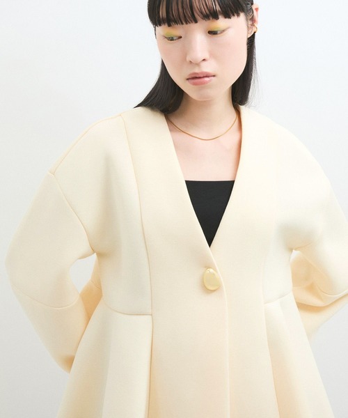 ADAM ET ROPE'（アダムエロペ）の「エッグブローチ付きペプラムカーディガン（カーディガン/ボレロ・レディース・ブラック/キナリ・FREE）」の18枚目の写真