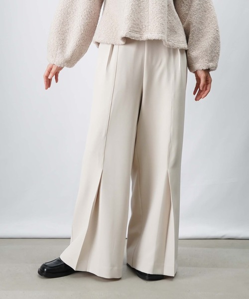 LUCA/LADY LUCK LUCA（ルカ/レディラックルカ）の「LC/LLL フロントタックパンツ/裾タックフレアパンツ（スラックス・レディース・ブラック/ライトベージュ・FREE）」の9枚目の写真