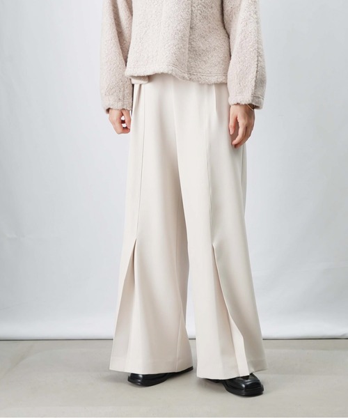 LUCA/LADY LUCK LUCA（ルカ/レディラックルカ）の「LC/LLL フロントタックパンツ/裾タックフレアパンツ（スラックス・レディース・ブラック/ライトベージュ・FREE）」の4枚目の写真