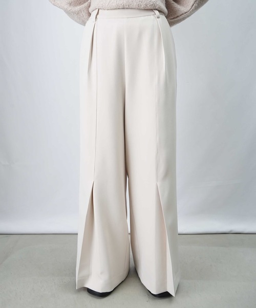 LUCA/LADY LUCK LUCA（ルカ/レディラックルカ）の「LC/LLL フロントタックパンツ/裾タックフレアパンツ（スラックス・レディース・ブラック/ライトベージュ・FREE）」の6枚目の写真