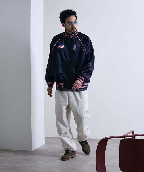 PARIS SAINT-GERMAIN(パリサンジェルマン)の「【Paris Saint-Germain / パリ・サン=ジェルマン】 JP Iconic Satin Zip(その他アウター・メンズ・ホワイト/ネイビー・MEDIUM/LARGE/X-LARGE)」の3枚目の写真