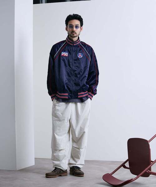 PARIS SAINT-GERMAIN(パリサンジェルマン)の「【Paris Saint-Germain / パリ・サン=ジェルマン】 JP Iconic Satin Zip(その他アウター・メンズ・ホワイト/ネイビー・MEDIUM/LARGE/X-LARGE)」の4枚目の写真