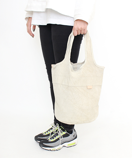 hobo（ホーボー）の「【Ciaopanic】×【hobo/ホーボー】別注PigLeather Tote Bag S（トートバッグ・レディース・ブラック/ブラウン/ナチュラル/オリーブ/ブルー・FREE）」の11枚目の写真