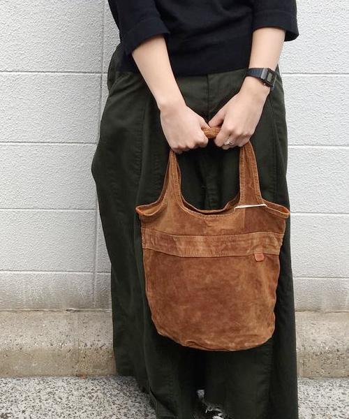 hobo（ホーボー）の「【Ciaopanic】×【hobo/ホーボー】別注PigLeather Tote Bag S（トートバッグ・レディース・ブラック/ブラウン/ナチュラル/オリーブ/ブルー・FREE）」の6枚目の写真