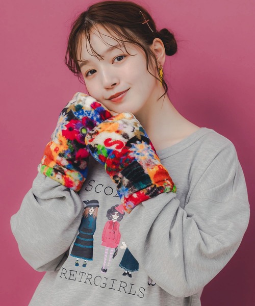 ScoLar(スカラー)の「153744:アームウォーマー付き レトロ柄裏毛プルオーバー(Tシャツ/カットソー・レディース・ブラック/杢グレー/オートミール・M)」の4枚目の写真