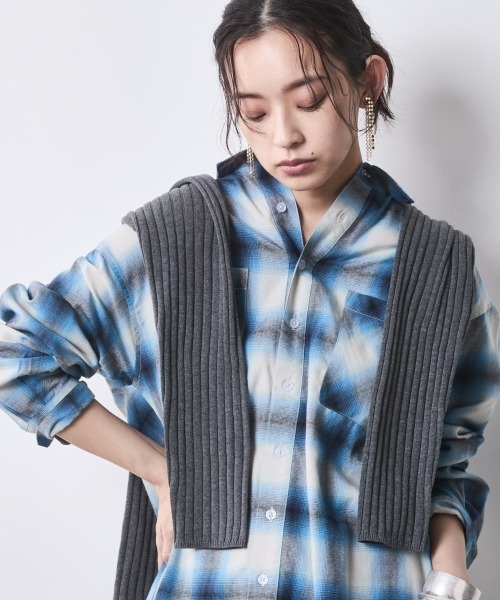 CHIC STYLE(シックスタイル)の「チェックシャツ<大きいサイズ有>シックスタイル(シャツ/ブラウス・レディース・ブラック系/ブルー系・5L/4L/3L/LL/L/M)」の2枚目の写真