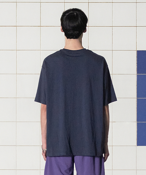 UNALLOYED（アナロイド）の「アーチロゴTシャツ / ネイビー（Tシャツ/カットソー・メンズ・その他・SMALL/MEDIUM/LARGE）」の3枚目の写真