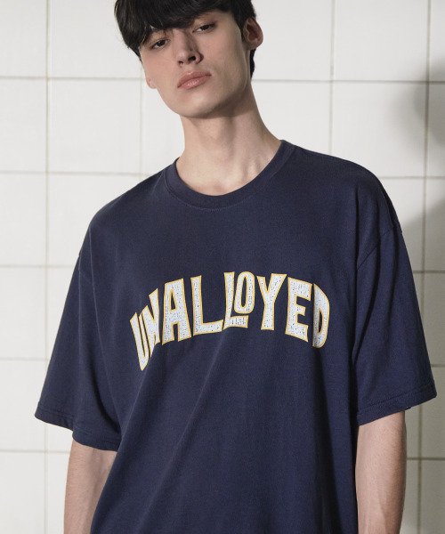 UNALLOYED（アナロイド）の「アーチロゴTシャツ / ネイビー（Tシャツ/カットソー・メンズ・その他・SMALL/MEDIUM/LARGE）」の7枚目の写真