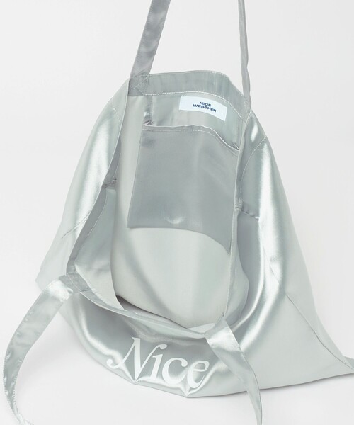 NICE WEATHER(ナイスウェザー)の「<NICE WEATHER>サテン シグネチャーロゴ トートバッグ(トートバッグ・レディース・シルバー/ゴールド・FREE)」の15枚目の写真