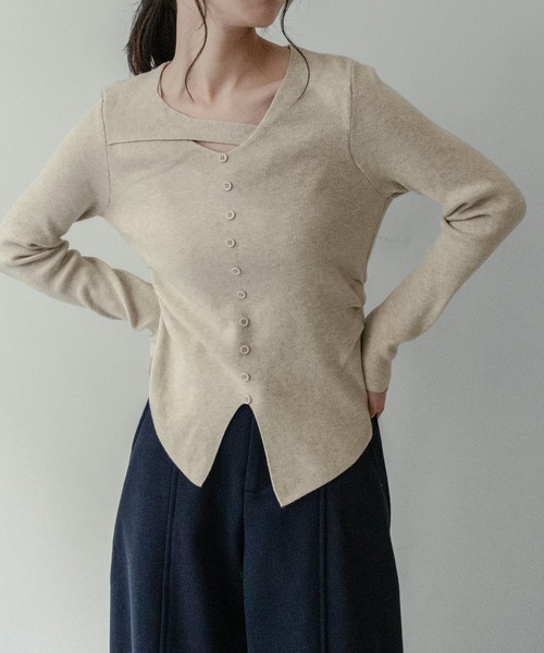 on:nue（オンニュ）の「【on:nue】[着用動画あり！] アシンメトリーカットネックニット（ニット/セーター・レディース・アイボリー/ブラック/オートミール/ブラウン・FREE）」の4枚目の写真