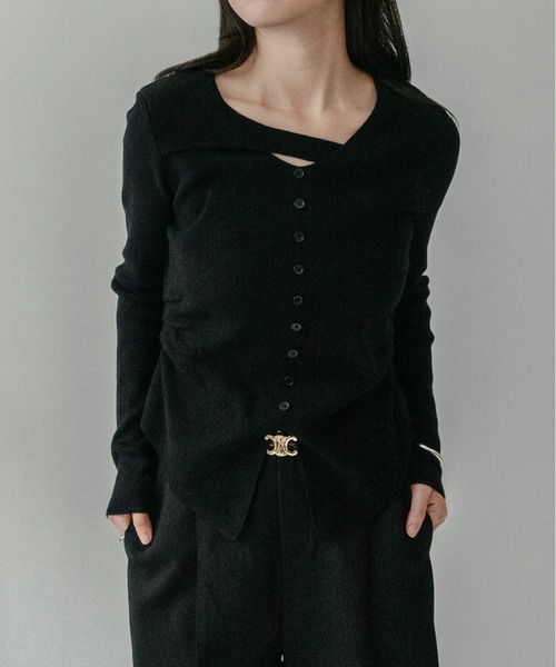 on:nue（オンニュ）の「【on:nue】[着用動画あり！] アシンメトリーカットネックニット（ニット/セーター・レディース・アイボリー/ブラック/オートミール/ブラウン・FREE）」の2枚目の写真