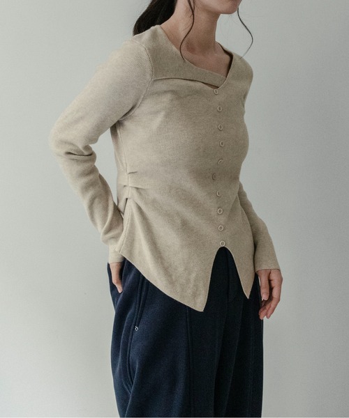 on:nue（オンニュ）の「【on:nue】[着用動画あり！] アシンメトリーカットネックニット（ニット/セーター・レディース・アイボリー/ブラック/オートミール/ブラウン・FREE）」の7枚目の写真