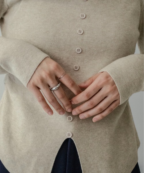 on:nue（オンニュ）の「【on:nue】[着用動画あり！] アシンメトリーカットネックニット（ニット/セーター・レディース・アイボリー/ブラック/オートミール/ブラウン・FREE）」の12枚目の写真