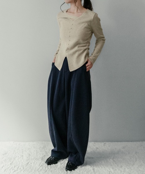 on:nue（オンニュ）の「【on:nue】[着用動画あり！] アシンメトリーカットネックニット（ニット/セーター・レディース・アイボリー/ブラック/オートミール/ブラウン・FREE）」の14枚目の写真
