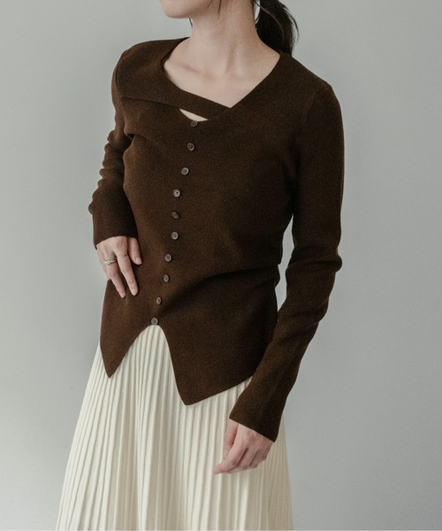 on:nue（オンニュ）の「【on:nue】[着用動画あり！] アシンメトリーカットネックニット（ニット/セーター・レディース・アイボリー/ブラック/オートミール/ブラウン・FREE）」の17枚目の写真