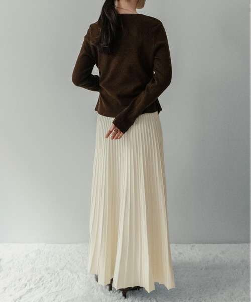 on:nue（オンニュ）の「【on:nue】[着用動画あり！] アシンメトリーカットネックニット（ニット/セーター・レディース・アイボリー/ブラック/オートミール/ブラウン・FREE）」の22枚目の写真