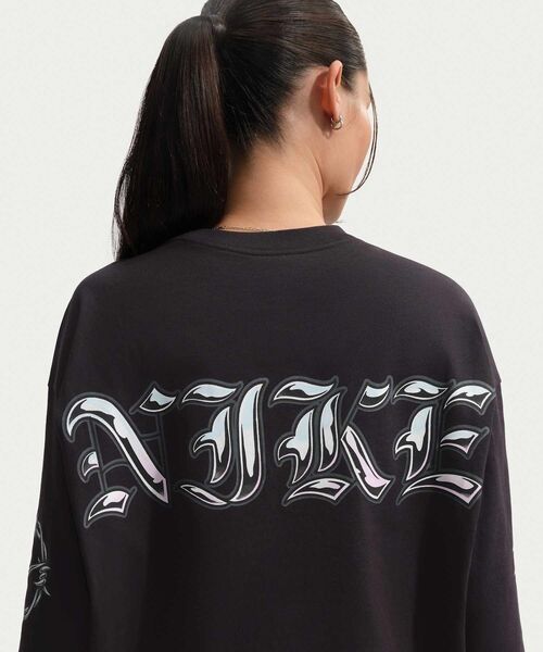 NIKE（ナイキ）の「ナイキ ウィメンズ ウィメンズ オーバーサイズド ロングスリーブ Tシャツ / Nike Sportswear Women's Oversized Long-Sleeve T-Shirt IO3530-010 Black（Tシャツ/カットソー・レディース・ブラック・XS/L/M/S/XL）」の5枚目の写真