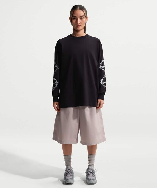 NIKE（ナイキ）の「ナイキ ウィメンズ ウィメンズ オーバーサイズド ロングスリーブ Tシャツ / Nike Sportswear Women's Oversized Long-Sleeve T-Shirt IO3530-010 Black（Tシャツ/カットソー・レディース・ブラック・XS/L/M/S/XL）」の3枚目の写真