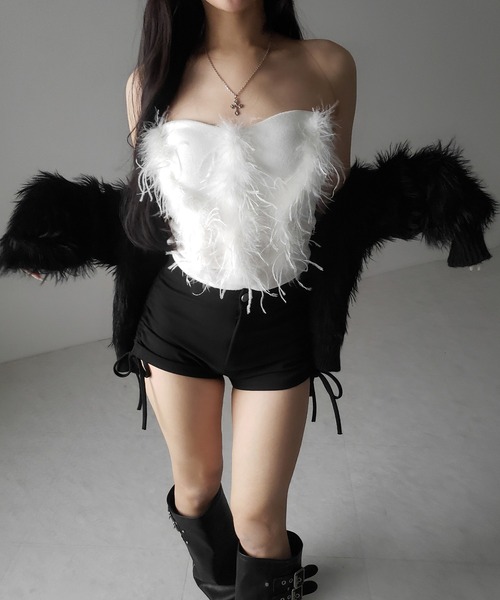 me+em select(ミームセレクト)の「【 3color 】フェザーファードッキングビスチェベアトップ / feather fur docking bustier bare tops(その他トップス・レディース・ブラック/ホワイト/ピンク・FREE)」の21枚目の写真