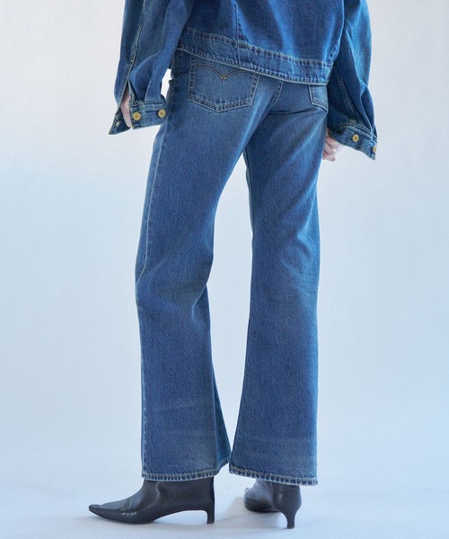Levi's（リーバイス）の「Levi's/リーバイス SOFT GRUNGE LOOSE BOOT（デニムパンツ・レディース・ダークインディゴブルー・23inch/24inch/25inch/26inch/27inch/28inch）」の2枚目の写真