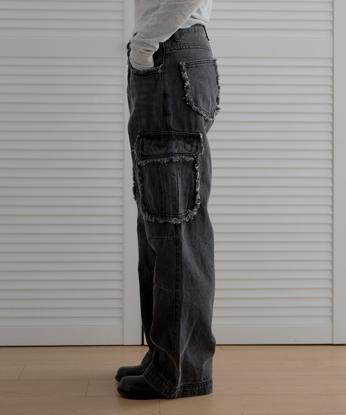 UNE MANSION(ユヌマンション)の「フリンジユニークラインカーゴストレートデニムパンツ(デニムパンツ・レディース・ライトブルー/ブラック/ブルー・LARGE/MEDIUM/SMALL)」の5枚目の写真