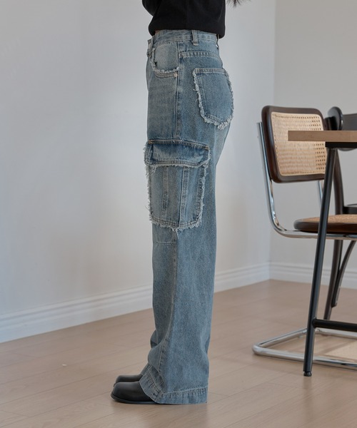 UNE MANSION(ユヌマンション)の「フリンジユニークラインカーゴストレートデニムパンツ(デニムパンツ・レディース・ライトブルー/ブラック/ブルー・LARGE/MEDIUM/SMALL)」の11枚目の写真