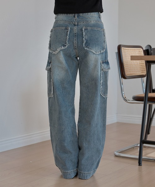 UNE MANSION(ユヌマンション)の「フリンジユニークラインカーゴストレートデニムパンツ(デニムパンツ・レディース・ライトブルー/ブラック/ブルー・LARGE/MEDIUM/SMALL)」の12枚目の写真