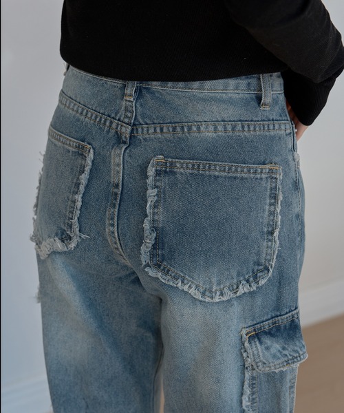 UNE MANSION(ユヌマンション)の「フリンジユニークラインカーゴストレートデニムパンツ(デニムパンツ・レディース・ライトブルー/ブラック/ブルー・LARGE/MEDIUM/SMALL)」の13枚目の写真
